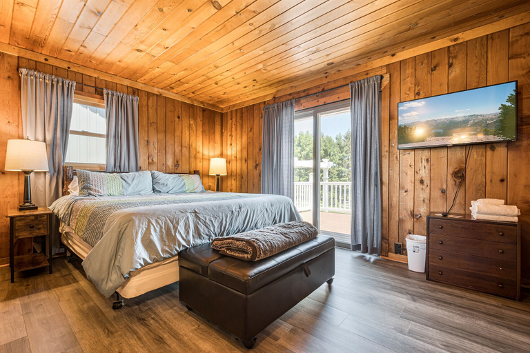 Bedroom 2, Runnin' Down a Dream, Garrett