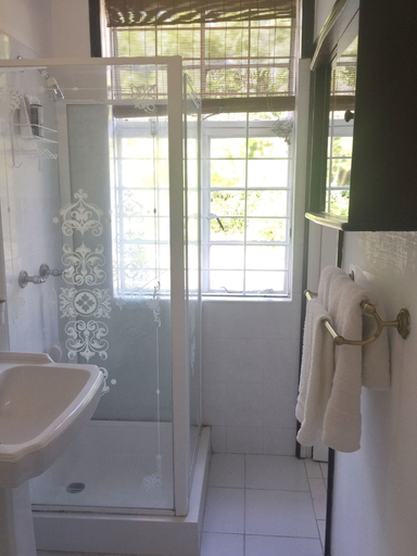 Bathroom 3, Barbados Chi Guest House