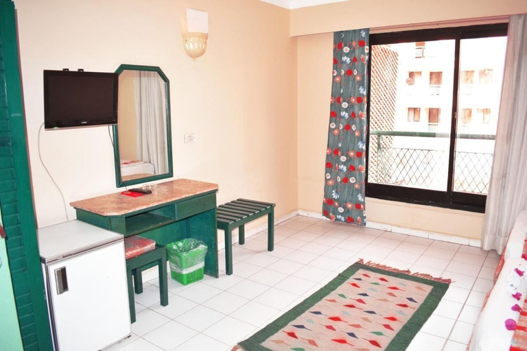Bathroom 4, Mer Rouge, Al-Ghurdaqah
