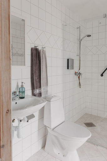 Bathroom 4, Sköllengården, Simrishamn
