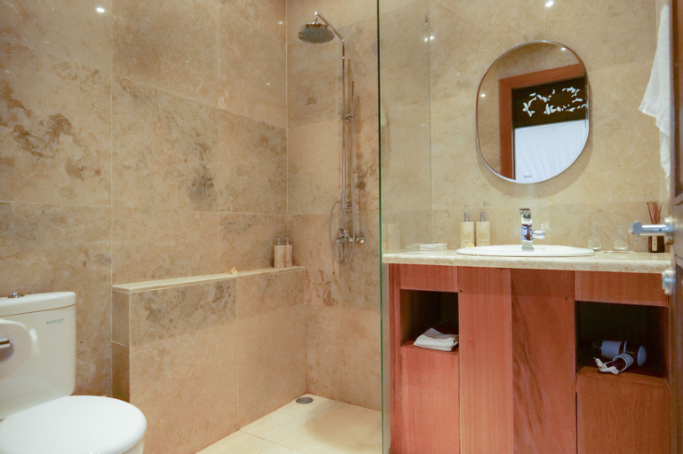 Bathroom 13