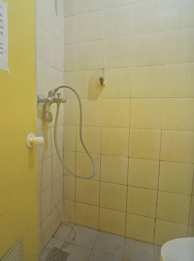 Bathroom 3, Hotel O Superstar Kost Dan Homestay, Tomohon