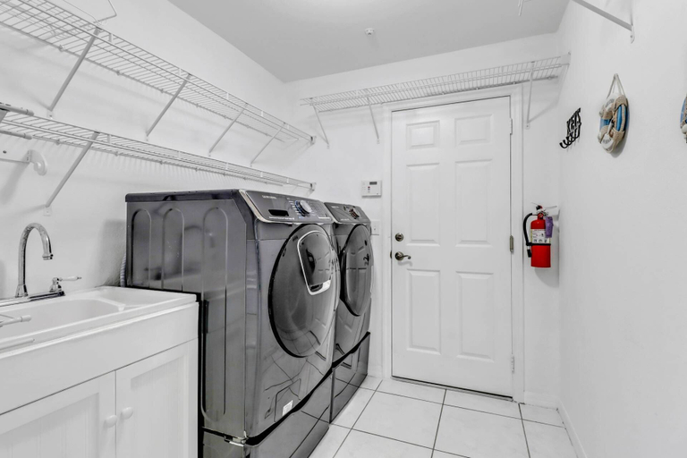 Bathroom 4, 1722 SW 38th Ter, Lee