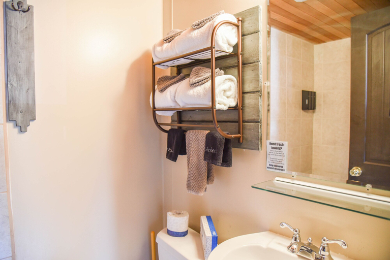 Bathroom 3, Alpine Lodge, Taos
