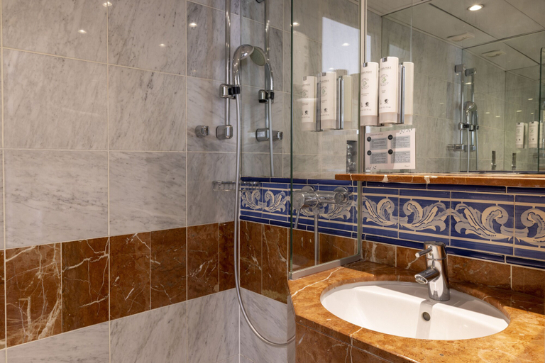 Bathroom 4, Hotel des Marronniers, Paris