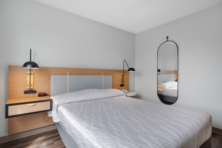 Bedroom 3, Garibaldi Inn at the Bay, Tillamook