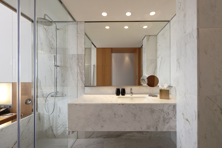 Bathroom 5, Melia Palma Bay, Baleares