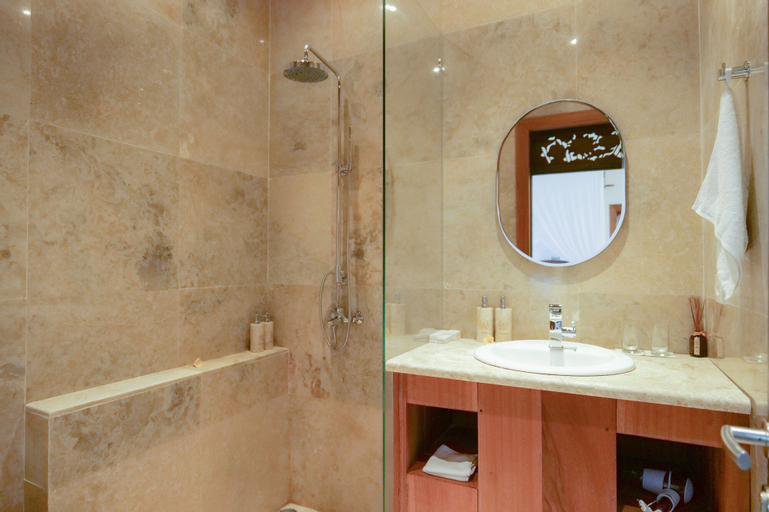 Bathroom 12