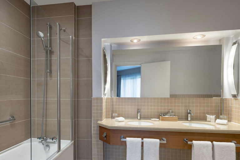 Bathroom 5, Delta Hotels by Marriott Waltham Abbey, Essex