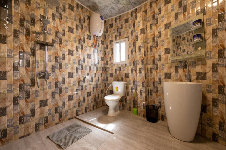 Bathroom, Sea-front Suite - Sleeps 3 - Balcony - Pool, Kanifing