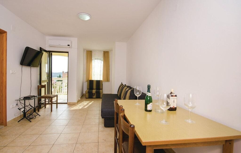 Others 4, Apartments Ciovo, Okrug