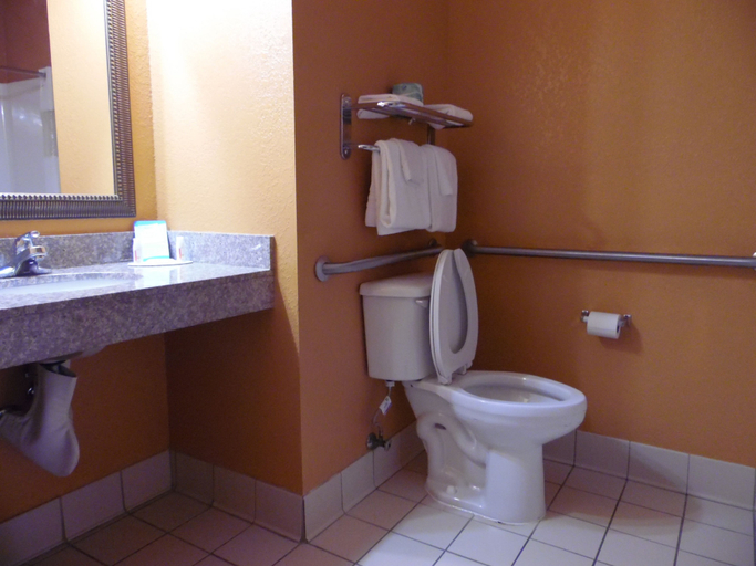 Bathroom 4, Baymont by Wyndham Augusta Riverwatch, Richmond