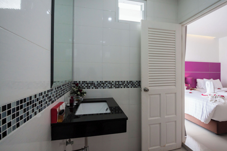 Bathroom 5, Patong Diamond Hotel, Phuket Island