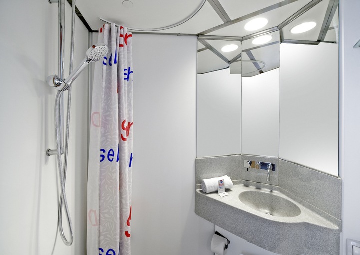 Bathroom 5, CABINN Metro Hotel, Copenhagen