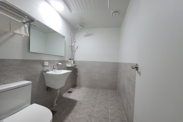 Bathroom 5, Dream Motel, Gwangsan