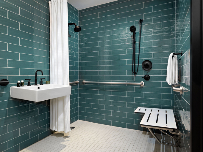 Bathroom 5, Wave Resort, Monmouth