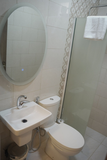 Bathroom 4, Petra Passion Inn, Wadi Musa