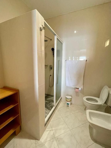 Bathroom 4, Cruzeiro Guest House