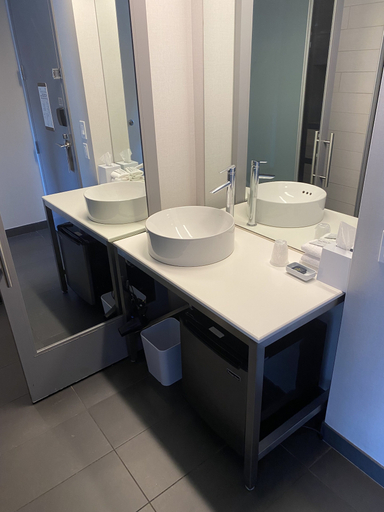 Bathroom 5, Aloft Newport On The Levee, Campbell