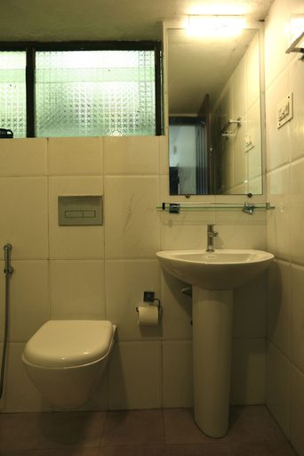Bathroom 5, Red Earth Gokarna, Uttara Kannada