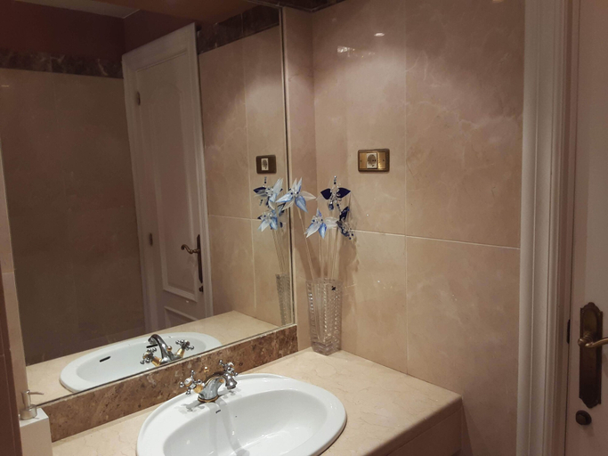 Bathroom 3, El Castillo La Manga Club, Murcia