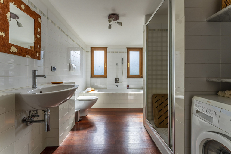 Bathroom, Belvedere – Avegno, Genova