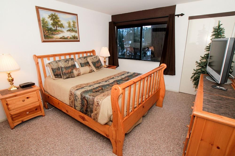 Bedroom 2, Mammoth Ski & Racquet Club, Mono
