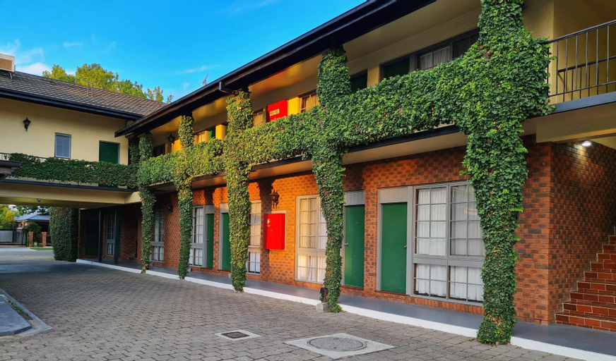 Exterior 4