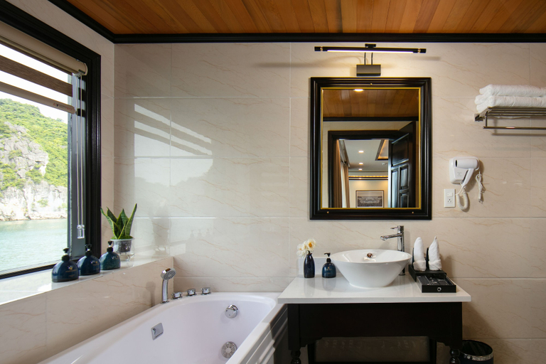 Bathroom 3, Hermes Cruises, Hạ Long