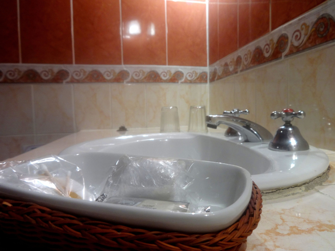 Bathroom 4, Hotel de Su Merced, Oropeza