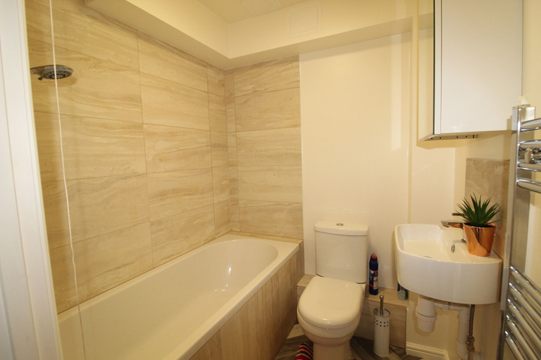 Bathroom, Green Hil Apartment, Sheffield
