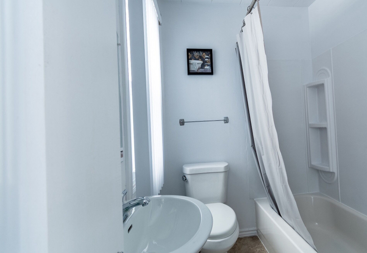 Bathroom 4, Les studios de la mer, Matane