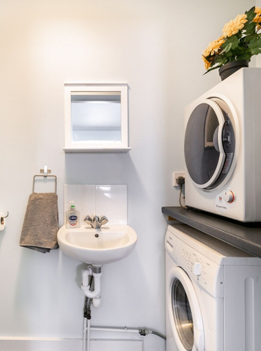 Bathroom, 2 b&b 40 Percent off Weekly Half Price Monthly, Kent