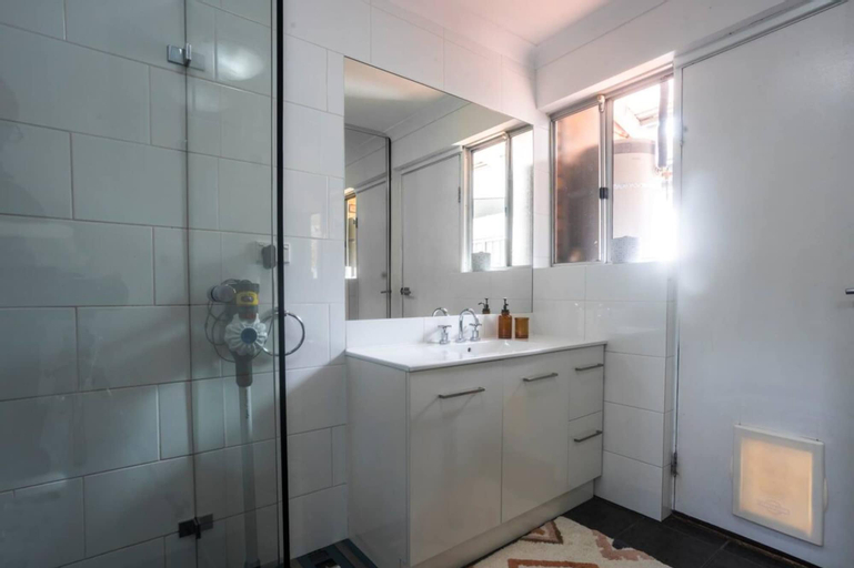 Bedroom 2, Lovely 1BR in Beachy Scarborough, Stirling