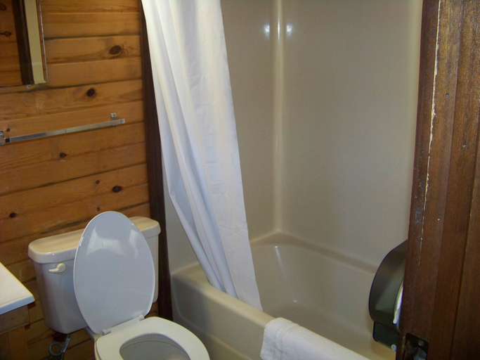 Bathroom 3, The Outpost Lodge, Sully