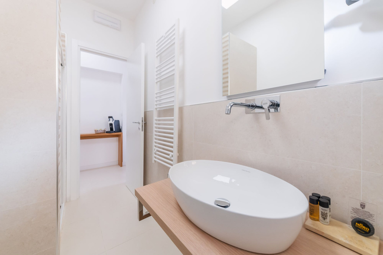 Bathroom 4, Castalia Apartments & Rooms, Messina