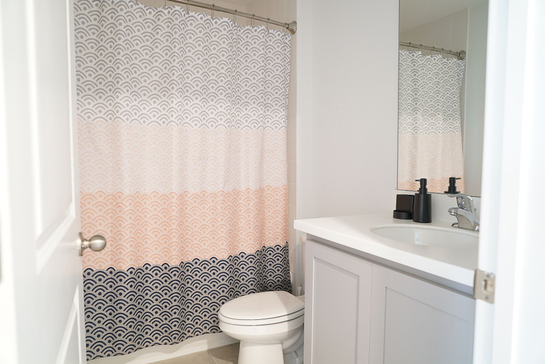 Bathroom 4, Neopad, Polk