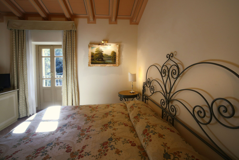 Bedroom 3, Romantik Hotel Relais Mirabella Iseo, Brescia
