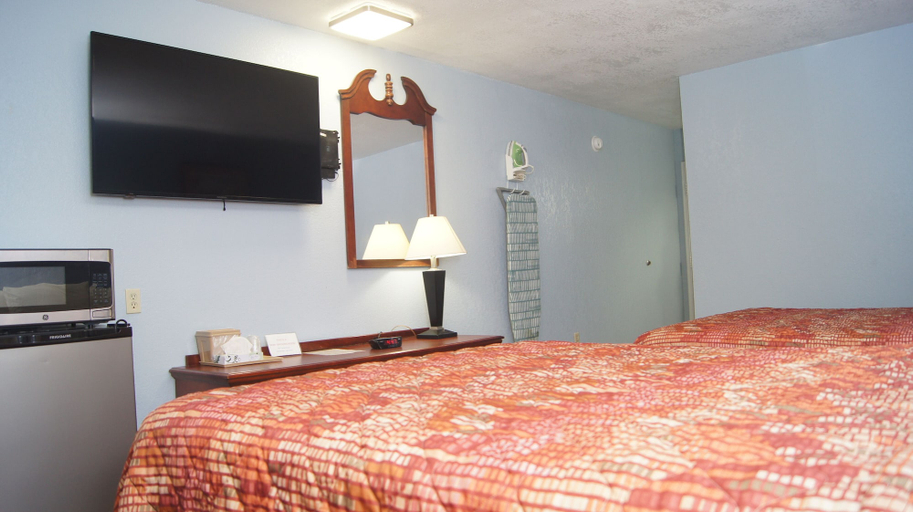 Bedroom 4, Holiday Lodge & Suites, Pittsburg