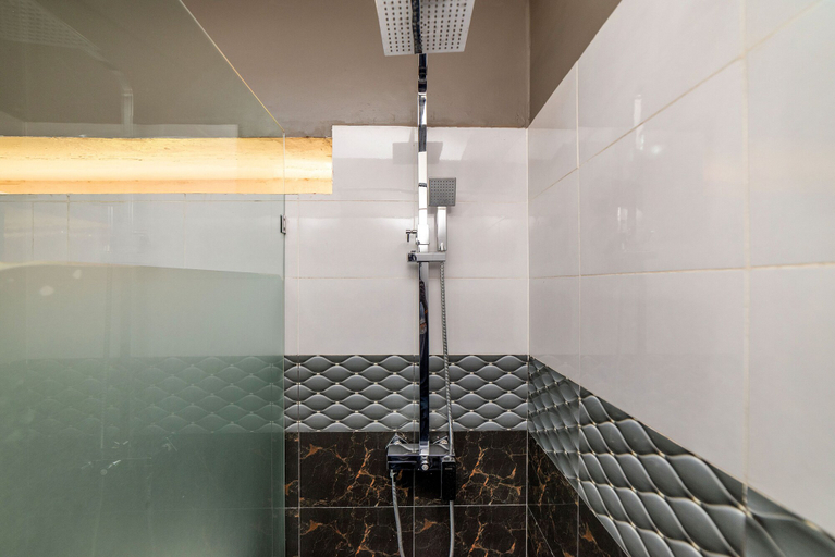 Bathroom 4, Afro Park Hotel and Health Club, Kampala