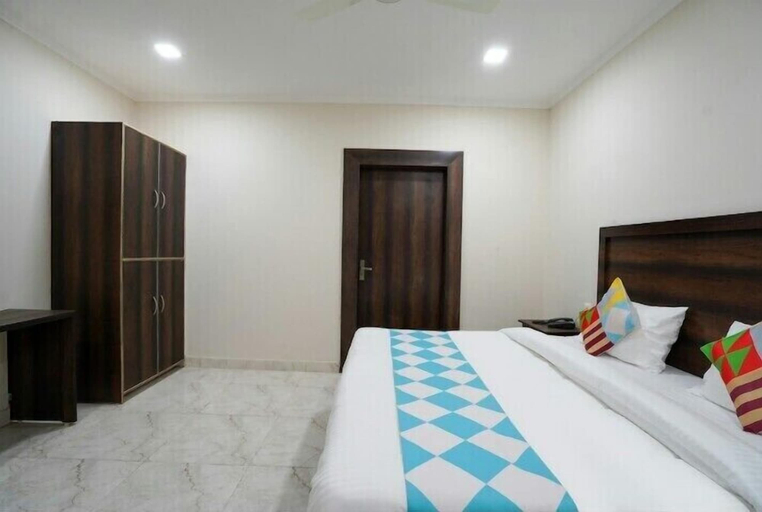 Bedroom 4, Hotel Midtown, Palwal