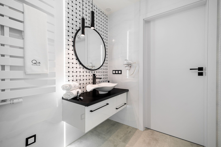 Bathroom 3, Q18 ApartHotel, Bydgoszcz City