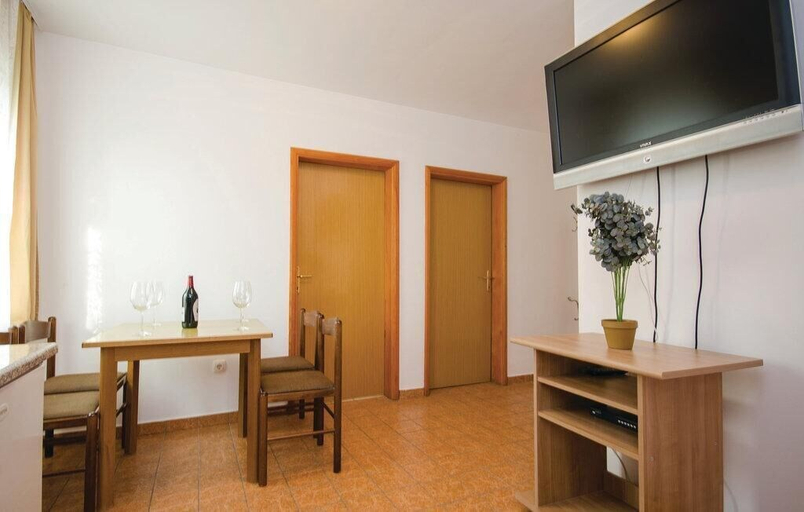 Others 5, Apartments Ciovo, Okrug