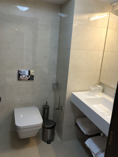 Bathroom 4, Hotel New Belvedere, Mangalia