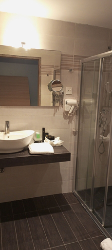 Bathroom 4, Platinum Cocotiers Hotel, Wouri