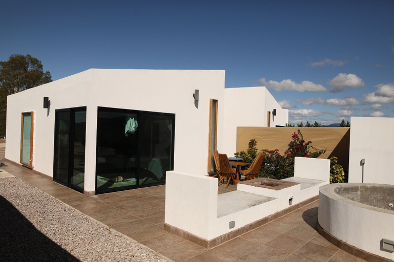 Exterior 15