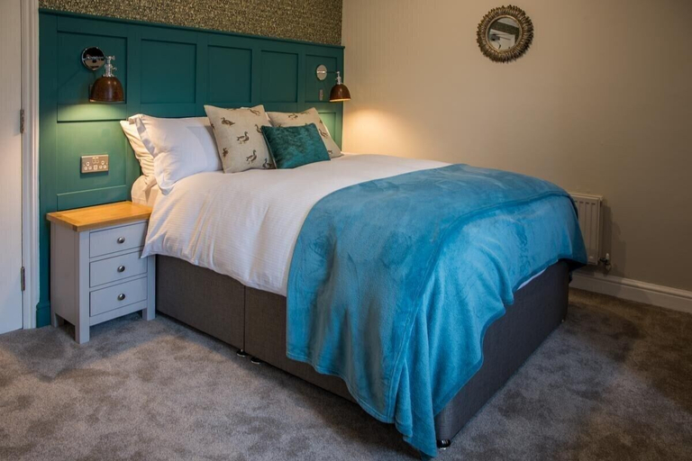Bedroom 2, The Old New Inn, Gloucestershire
