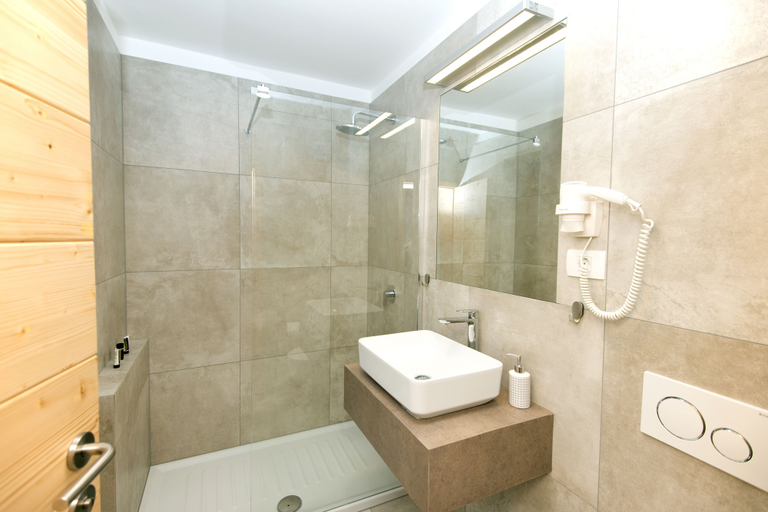 Bathroom 4, Vila Alpina, Bled