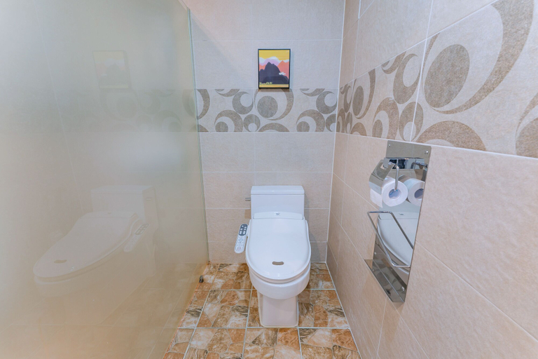 Bathroom 5, Central Park Hotel Busan, Jung