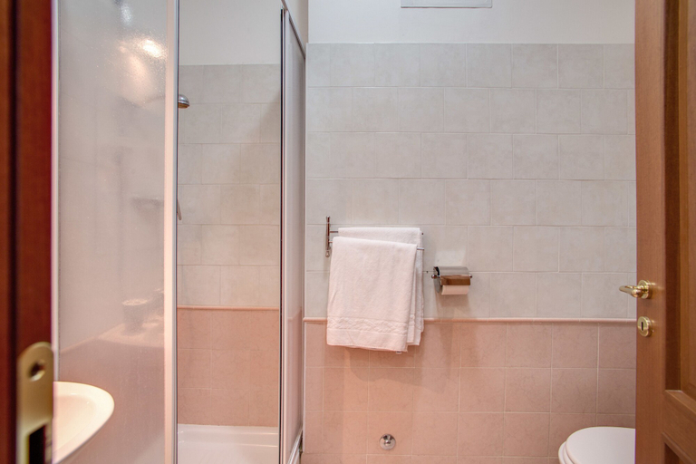 Bathroom 5, Hotel Mosaic, Roma